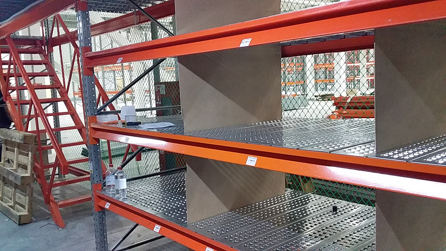 Мезонин на базе паллетных стеллажей